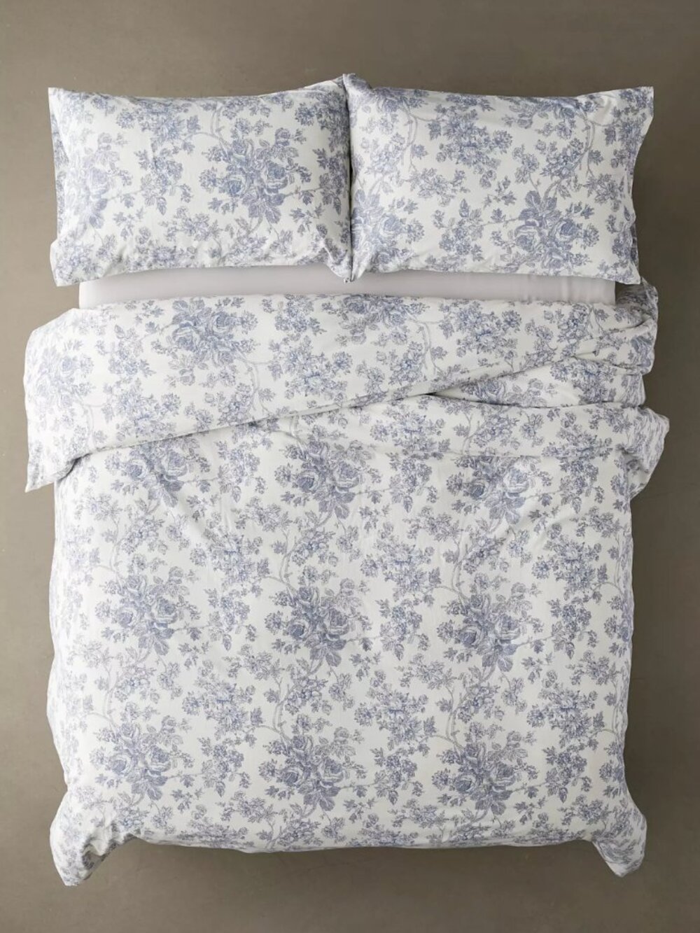 Urban Outfitters Duvet Cover with pillow cases set (Queen Size). New and unused